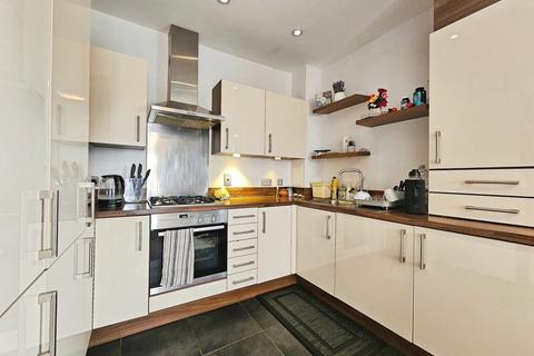 1 bedroom in a house share to rent, Shaw Close, Staines-upon-Thames, Surrey, TW19