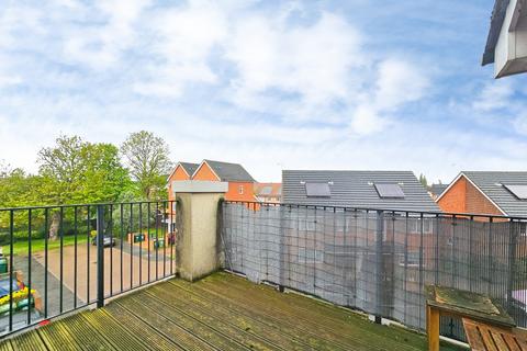 1 bedroom in a house share to rent, Shaw Close, Staines-upon-Thames, Surrey, TW19