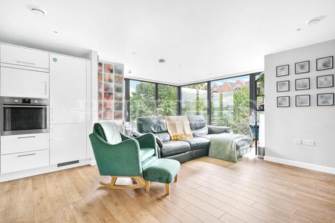 undefined, Lapwing Heights, London, N17