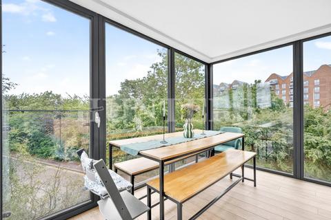 undefined, Lapwing Heights, London, N17