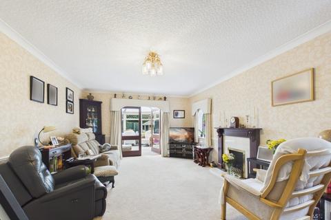 2 bedroom detached bungalow for sale, Kings Meadow, Driffield, YO25 5FB