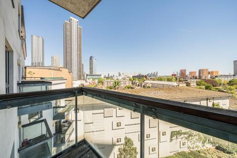 1 bedroom flat to rent, Limeharbour, London E14