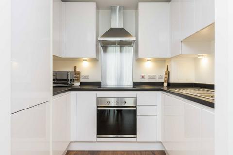 1 bedroom flat to rent, Lincoln Plaza, London E14