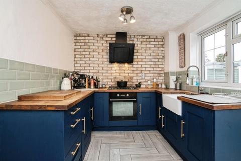 3 bedroom detached house for sale, Dixon Close, TIPTON, DY4 7NL