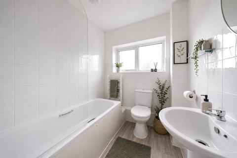 2 bedroom flat for sale, Beech Court, Easington Place, Guildford, GU1
