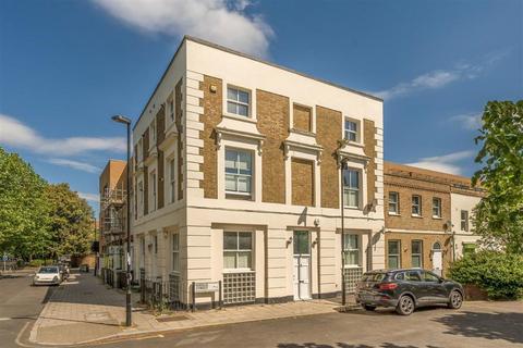 Clifton Rise, London SE14