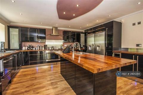 5 bedroom detached house to rent, Manor Farm Close, Broughton, Kettering, NN14