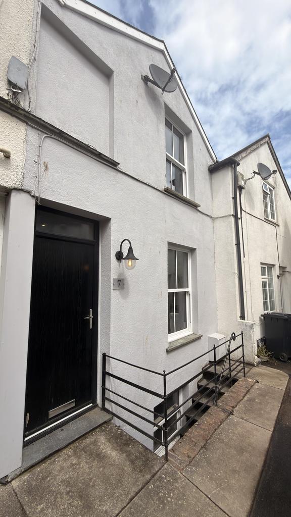 2 bedroom terraced house to rent