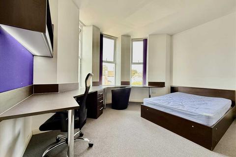 Studio to rent, Studio 17, The Square