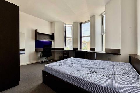 Studio to rent, Studio 17, The Square
