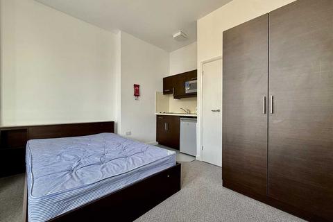 Studio to rent, Studio 17, The Square