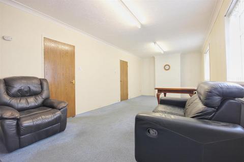 undefined, Trinity Close, Leven