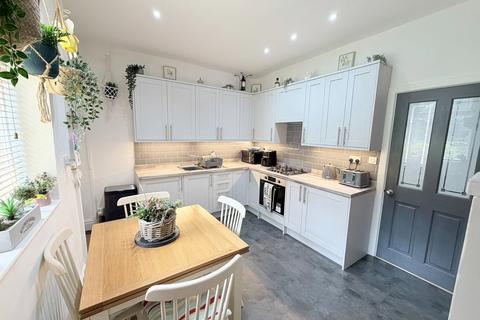 3 bedroom terraced house for sale, Huddersfield Road, Delph, Oldham, OL3 5EG