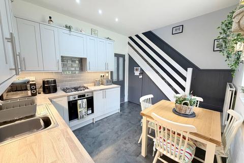 3 bedroom terraced house for sale, Huddersfield Road, Delph, Oldham, OL3 5EG