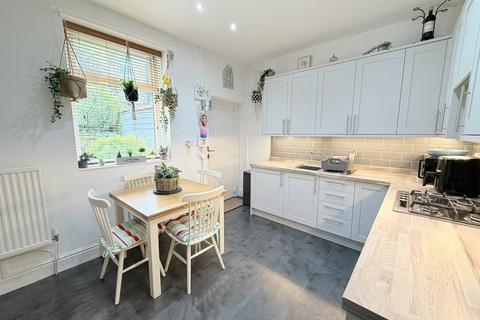 3 bedroom terraced house for sale, Huddersfield Road, Delph, Oldham, OL3 5EG