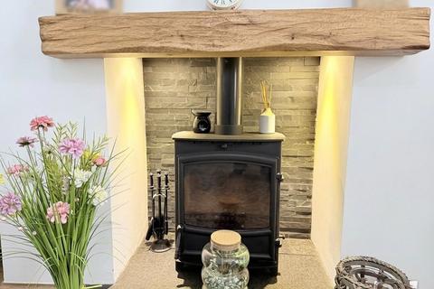 3 bedroom terraced house for sale, Huddersfield Road, Delph, Oldham, OL3 5EG