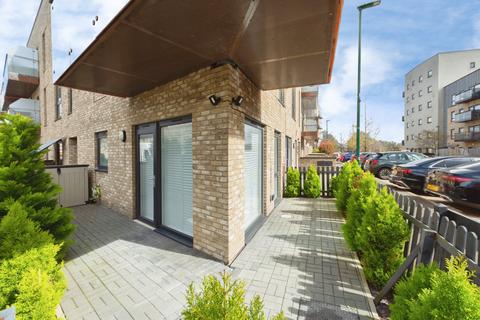 1 bedroom ground floor flat for sale, Ferndale Crescent, Carshalton, SM5