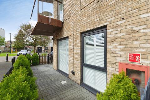 1 bedroom ground floor flat for sale, Ferndale Crescent, Carshalton, SM5