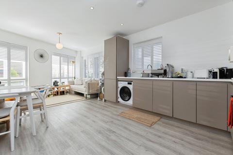 1 bedroom ground floor flat for sale, Ferndale Crescent, Carshalton, SM5