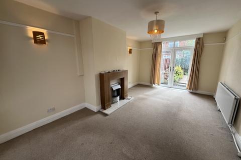 3 bedroom semi-detached house to rent, Milton Avenue, Manchester, M43