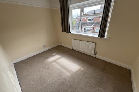 3 bedroom semi-detached house to rent, Milton Avenue, Manchester, M43