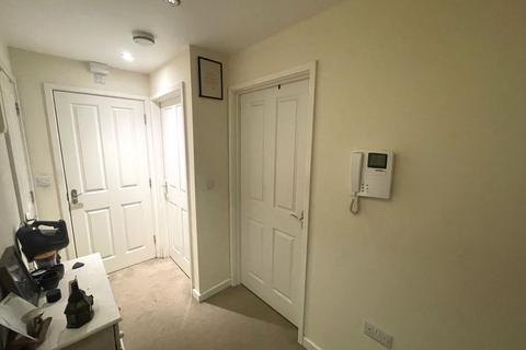 2 bedroom flat to rent, The Moor, Falmouth, TR11