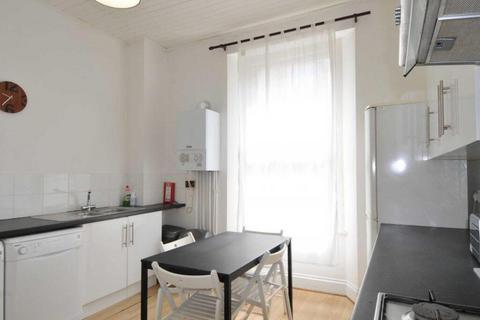 4 bedroom house share to rent, 14 Napier Terrace - Maisonette