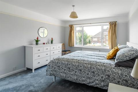 2 bedroom maisonette for sale, MINCHIN CLOSE, LEATHERHEAD, KT22