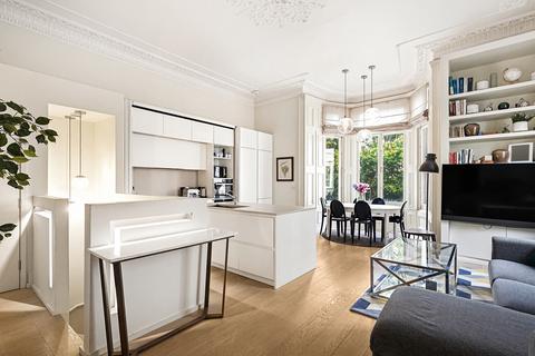 Earl's Court Square, London, SW5