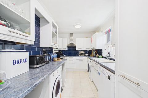 3 bedroom terraced house to rent, Bramshaw Road, Tilehurst, Reading, Berkshire, RG30