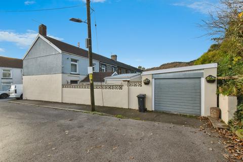 3 bedroom end of terrace house for sale, Windsor Place, Treharris