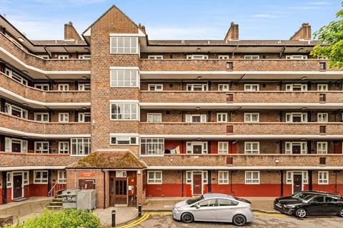 Lawrence Close, London W12