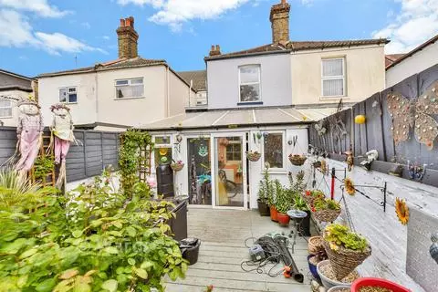4 bedroom terraced house for sale – pohled 2
