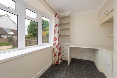 4 bedroom detached house to rent, Tower Road, Whitstable