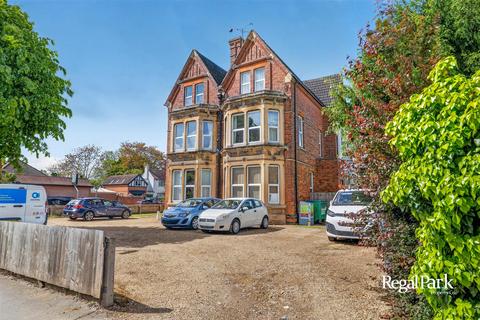 Flat - Park Road, Peterborough PE1