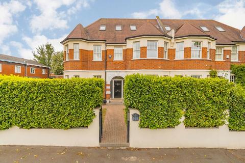 6 bedroom semi-detached house to rent, Coppetts Road, London N10