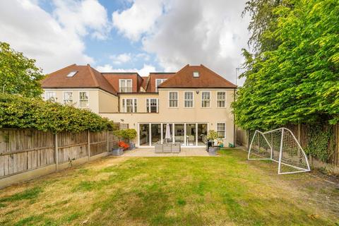 6 bedroom semi-detached house to rent, Coppetts Road, London N10