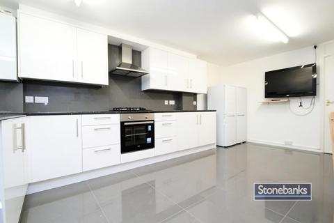5 bedroom terraced house to rent, Barchester Close, Uxbridge UB8