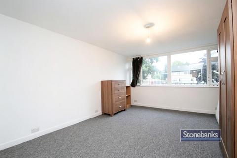 5 bedroom terraced house to rent, Barchester Close, Uxbridge UB8