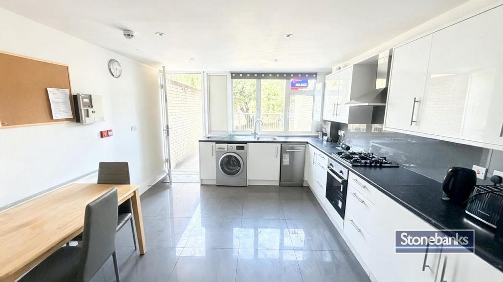 House in Uxbridge - View 2