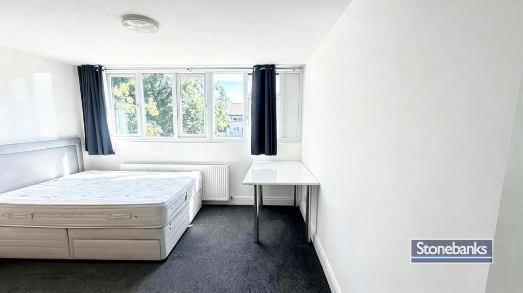 House in Uxbridge - More