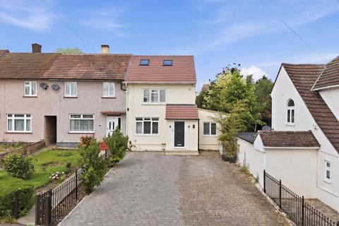 Parkmead, Loughton