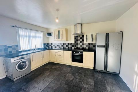 3 bedroom terraced house to rent, Ashwell Gardens, Nottingham, NG7