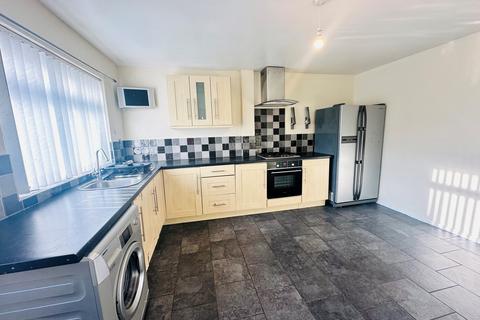 3 bedroom terraced house to rent, Ashwell Gardens, Nottingham, NG7