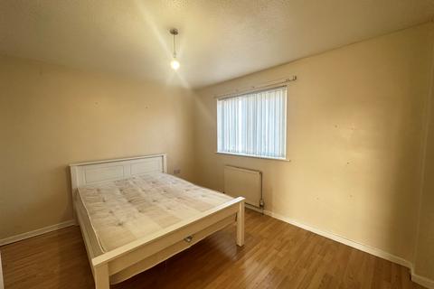 3 bedroom terraced house to rent, Ashwell Gardens, Nottingham, NG7