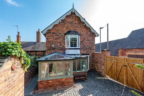 4 bedroom semi-detached house for sale, Cedar Cottage, 31 The Avenue, Penn, Wolverhampton