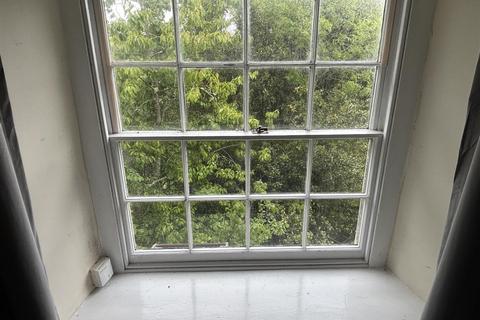 Studio to rent, Saltash