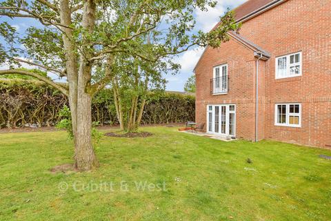 1 bedroom flat for sale, Tregothan House, Tadworth KT20