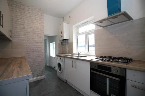 3 bedroom terraced house to rent, Pleck Road, Walsall