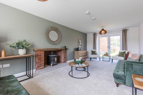 5 bedroom detached house for sale, Manor Green, Norwich NR14